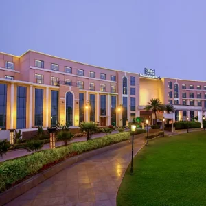 HOTEL THE GAURS SAROVAR PREMIERE