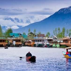 Shikara-Ride-in-Jammu-and-Kashmir